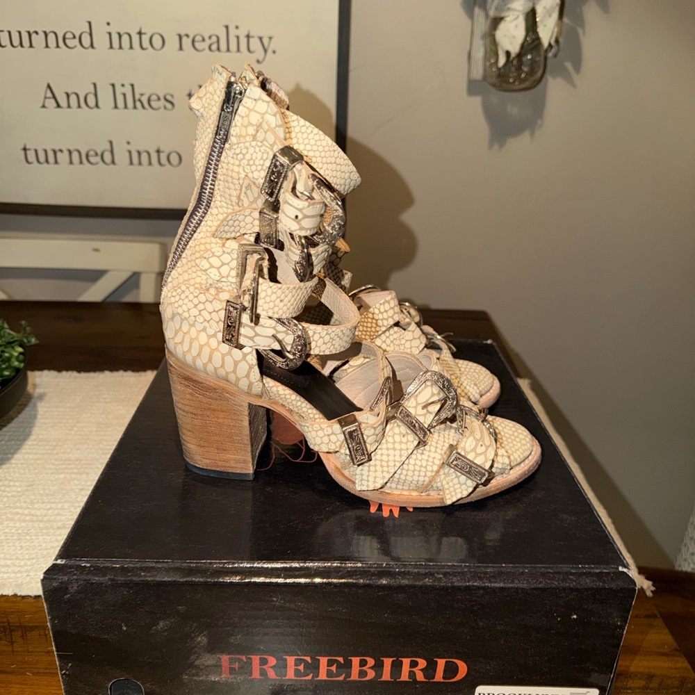 Freebird Brooklyn Cream Buckle Sandals - Picture 5 of 8